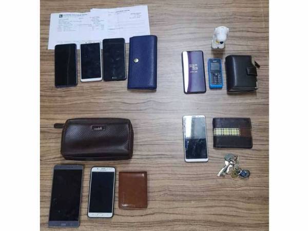 Sebahagian daripada barangan yang dirampas.