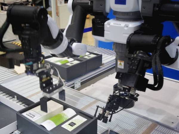 KAJIAN Firma Ekonomi Oxford menunjukkan peningkatan penggunaan teknologi robotik akan membuka lebih banyak peluang pekerjaan dan mengembangkan ekonomi sesebuah negara.