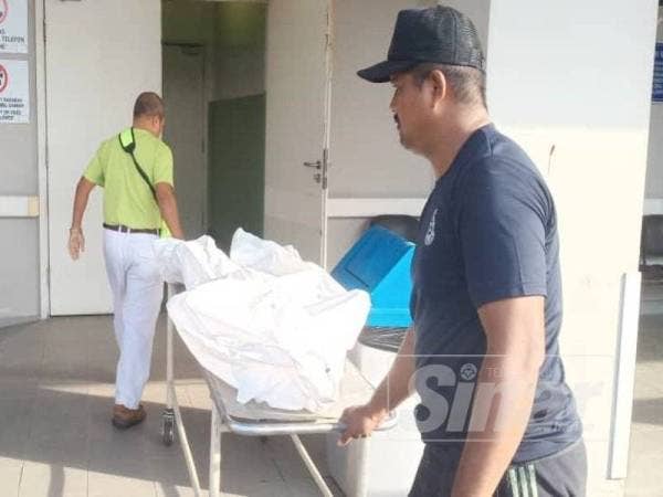 Mayat mangsa dihantar ke Hospital Lipis untuk proses bedah siasat.