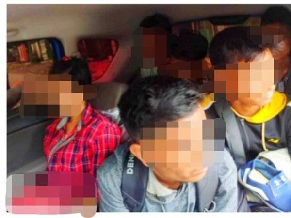 PGA Batalion 9 Kuala Terengganu menahan enam pati warga Myanmar di hadapan SK Gual Tok Deh.