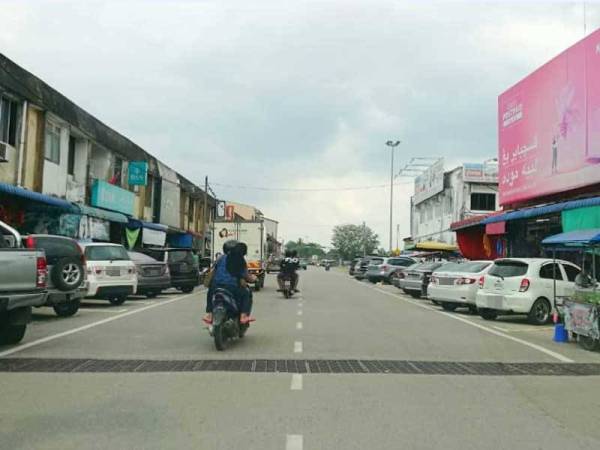 Pekan Rantau Panjang yang sebelum ini lumpuh ditenggelami banjir kembali 'bernafas' apabila urusan jual beli berjalan seperti biasa.