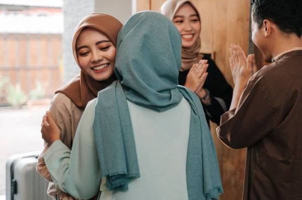 HORMATI, berbuat baik dan memuliakan jiran merupakan tuntutan agama. 