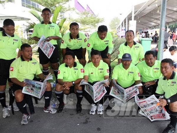 Sebahagian pengadil yang mengadili basketball (3 on 3) dan street soccer (4 on 4) pada Karnival Karangkraf 2012 lalu.