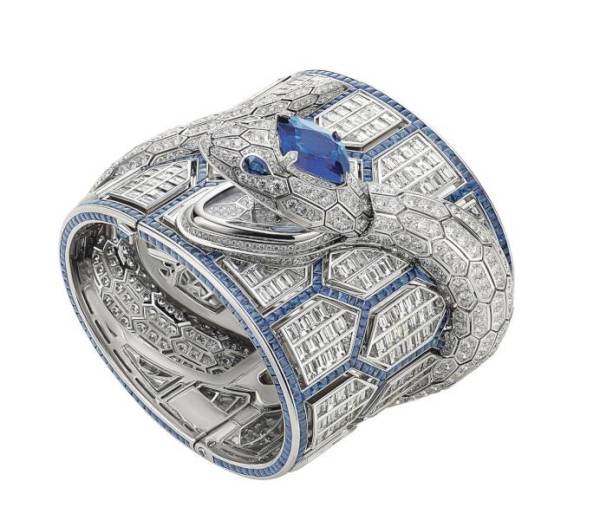 JAM tangan mewah berbentuk ular paling mahal pernah dicipta dengan harga hampir mencecah dua juta Euro (RM9.2 juta) kerana dihiasi batu permata nilam dan berlian.