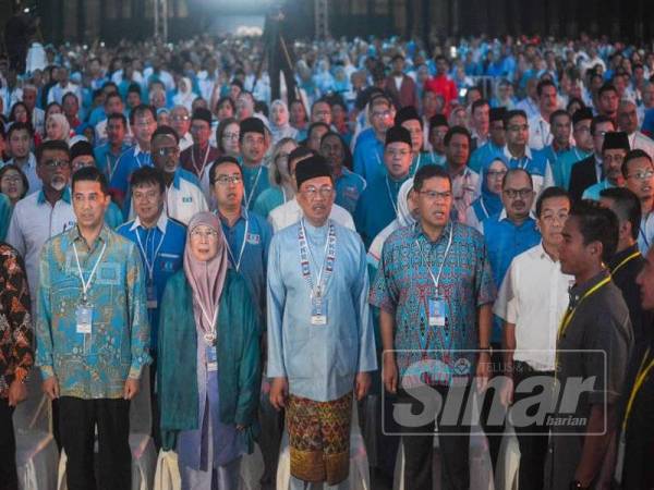 Anwar ketika tiba pada Kongres Nasional PKR 2019 di MITC, Ayer Keroh hari ini. - Foto Sinar Harian SHARIFUDIN ABDUL RAHIM