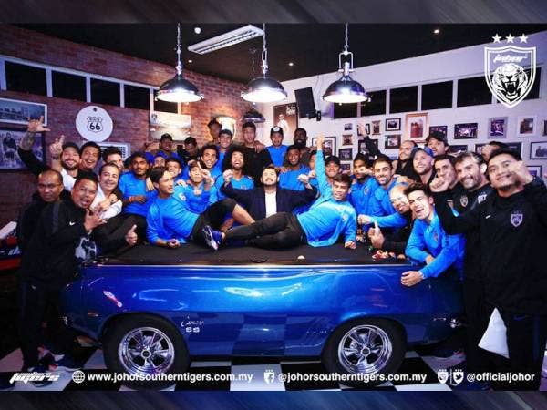 Tunku Ismail juga mengesahkan JDT tidak akan melakukan rombakan besar dalam Harimau Selatan itu bagi menghadapi saingan liga musim depan sebaliknya hanya akan membawa masuk dua atau tiga pemain untuk memperkuatkan kelab berkenaan.