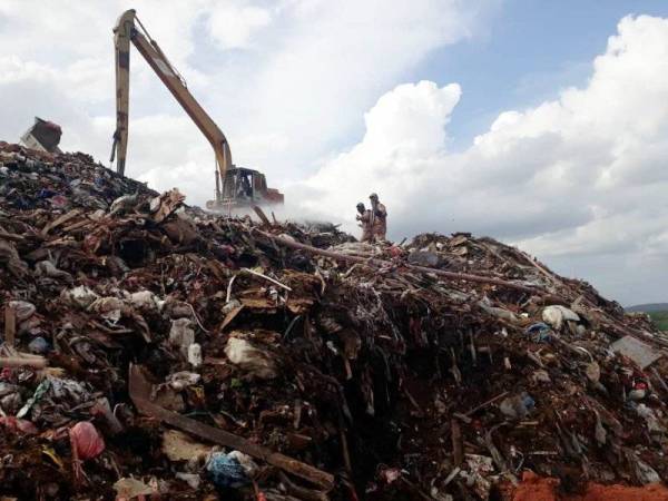 Kebakaran di tapak pelupusan sampah di Bakri Muar sejak Selasa lalu berjaya dipadamkan hari ini.