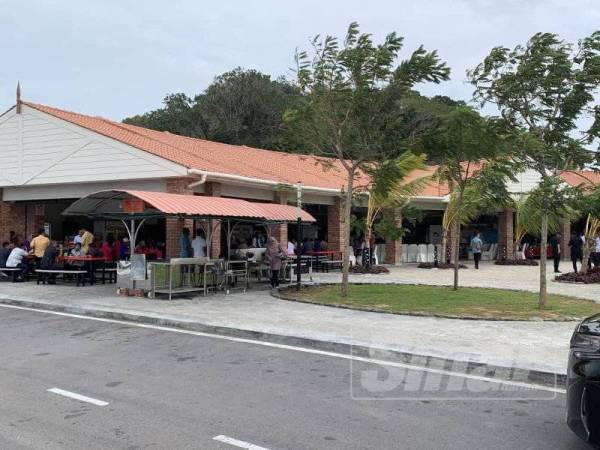 Medan selera yang dibangunkan bagi menggantikan gerai jualan peniaga lama.