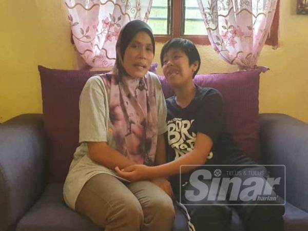 
Sarina bersama Nurul Elyana Shamimi.