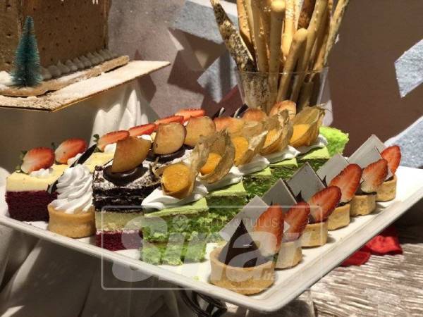 ANEKA manisan yang lazat dan menyelerakan.