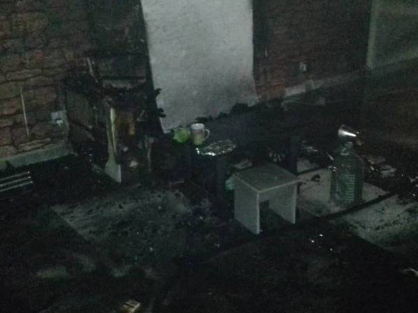 Seorang lelaki terselamat dalam kebakaran di sebuah kondominium di Setapak kira-kira jam 12 tengah malam tadi.