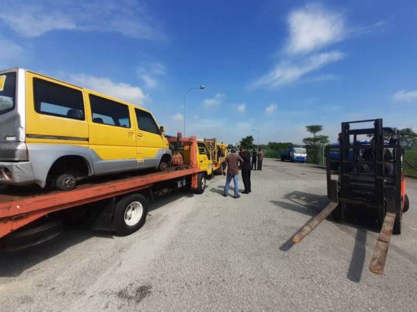 Tindakan dikenakan kepada pengusaha dan pemilik kereta usang yang degil yang bertindak meletakkan kenderaan usang mereka sewenangnya.