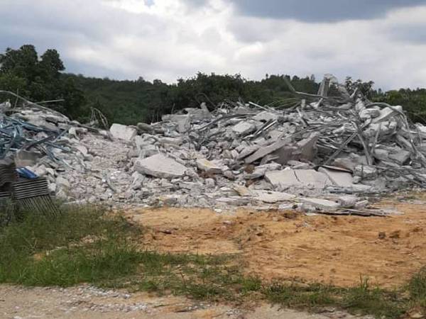 Selepas kerja perobohan dilakukan hari ini.