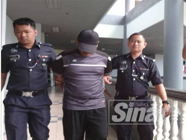 Tertuduh dihadapkan ke Mahkamah Sesyen Ayer Keroh di sini hari ini.