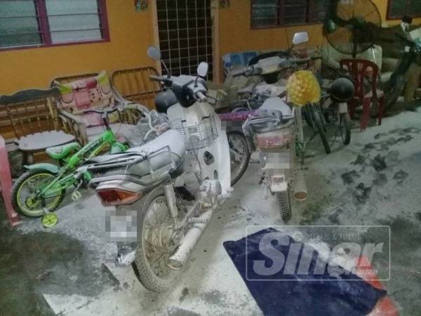 Keadaan motosikal yang dibakar.