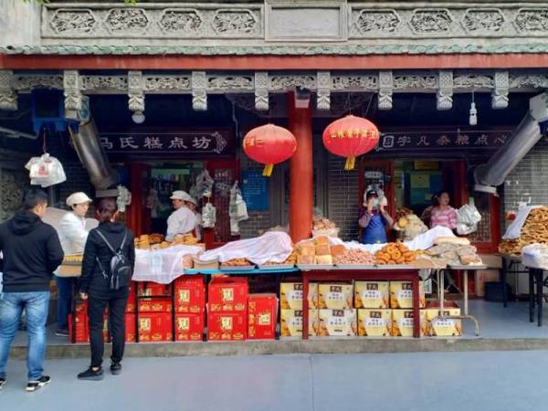 Changji Snack Street yang menjual makanan halal kepada penduduk di Urumqi, wilayah Xinjiang.