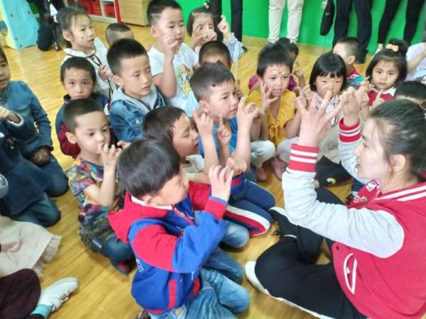 Suasana pembelajaran awal kanak-kanak Xinjiang di Tadika Aksu Yingbazha.