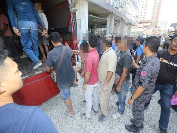 Pendatang asing yang ditahan untuk siasatan lanjut.