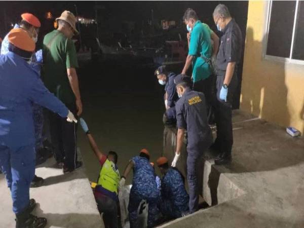 Mayat kedua-dua mangsa yang dikhuatiri hilang ditemukan terapung selepas enam hari dilaporkan hilang selepas keluar ke laut pada Jumaat lepas.