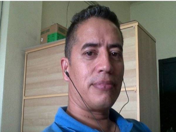 Aktivis antivaksin, Edwin Tamasese kini ditahan oleh pihak polis bagi memberi amarahan kepada aktivis lain agar menghentikan kempen tersebut.