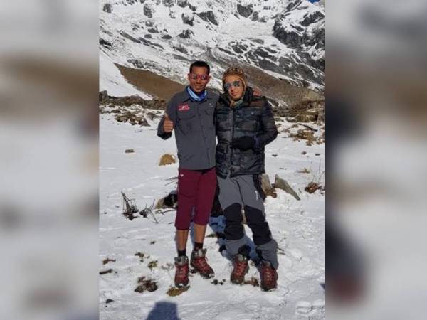 Gambar kenangan Loe ketika melakukan pendakian gunung di serata dunia.