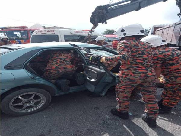 Mangsa meninggal dunia di lokasi kejadian dihantar ke hospital untuk tindakan susulan.