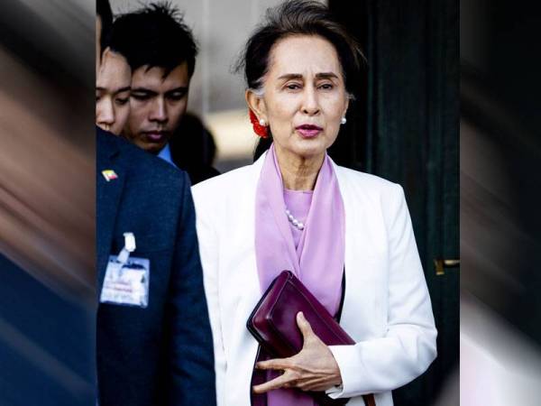 Suu Kyi meninggalkan Peace Palace di The Hague pada hari terakhir perbicaraan tiga hari kes genosid terhadap Myanmar hari ini. - Foto: AFP