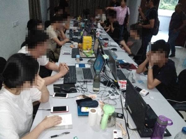 Seramai 18 warga China menjalankan kegiatan perjudian dalam talian tumpas di Ipoh semalam.