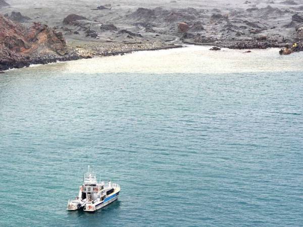 Tentera elit Angkatan Pertahanan New Zealand menyertai misi untuk membawa keluar mayat mangsa dari White Island. -Foto: AFP