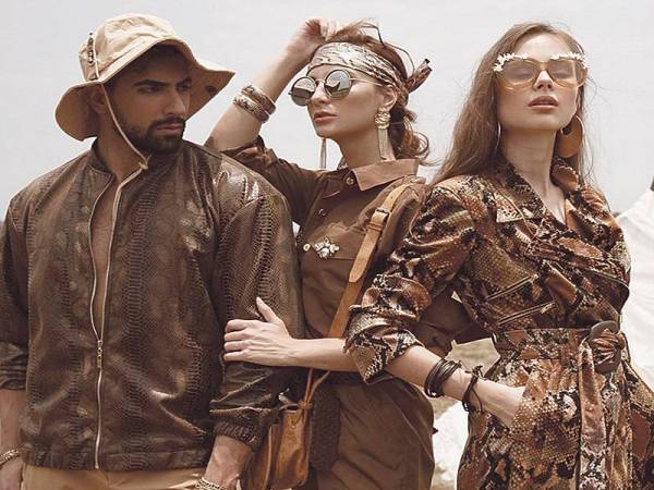 PELBAGAI jenis fabrik digabungkan untuk melengkapkan koleksi termasuk satin, sifon, kapas, polister, baldu, sekuin dan neoprene.