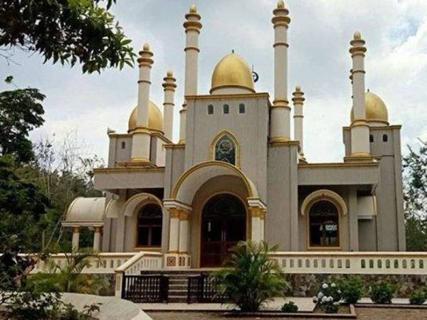 Penemuan sebuah masjid gah di dalam sebuah hutan hingga menjadi perbincangan rakyat dari pelosok daerah di sini.