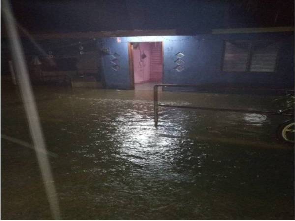 Rumah penduduk dinaiki air sehingga 0.2 meter.