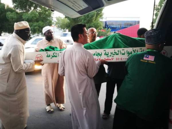 Urusan pengebumian kedua-dua jemaah Malaysia itu dilaksanakan di Makkah.