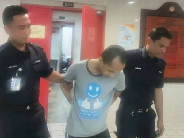 Tertuduh dijatuhi hukuman enam bulan penjara selepas mengaku salah sengaja menyebabkan kecederaan kepada ibu kandungnya di Mahkamah Majistret Kuala Terengganu di sini hari ini.