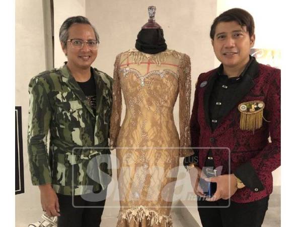 WAN HUZAIRIL (kiri) dan Hamdan kreatif menghasilkan busana kombinasi fabrik renda Perancis bersama sifon dan songket.