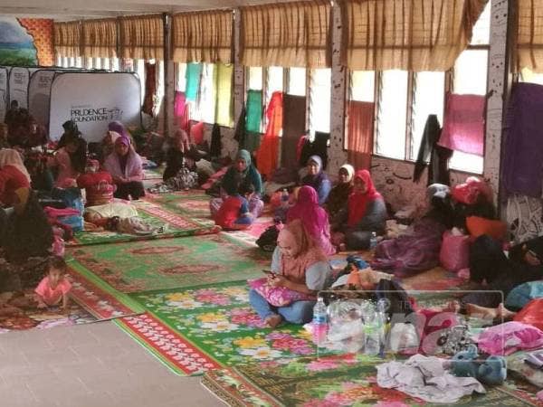 Keadaan mangsa di pusat pemindahan banjir.