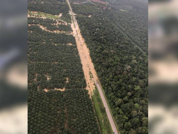 Tinjauan udara oleh Jabatan Bomba dan Penyelamat negeri Johor di laluan Kota Tinggi- Mersing.