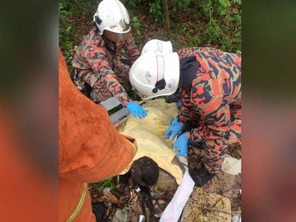 Mangsa berjaya diselamatkan namun kritikal dengan kesan lecur 70 peratus di seluruh anggota badan.