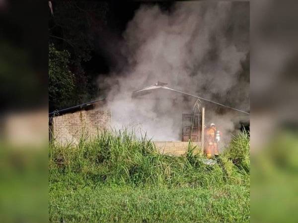 Mangsa terperangkap dalam kebakaran di rumahnya.