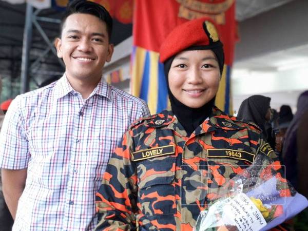 Lovely bersama teman istimewanya, Mohd Izat.