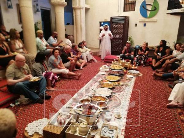 WAKIL SMCCU memberikan penerangan tentang budaya dan tradisi masyarakat Emirati iaitu penduduk tempatan di Dubai. 