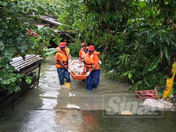 Operasi memindahkan mangsa banjir dilakukan pelbagai agensi di Machang.