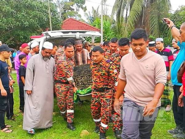 Jenazah gadis yang menghidap penyakit 'misteri' sehingga berat badannya mencecah 200 Kg selamat dikebumikan di Tanah Perkuburan Islam Kampung Gaung, Tendong.