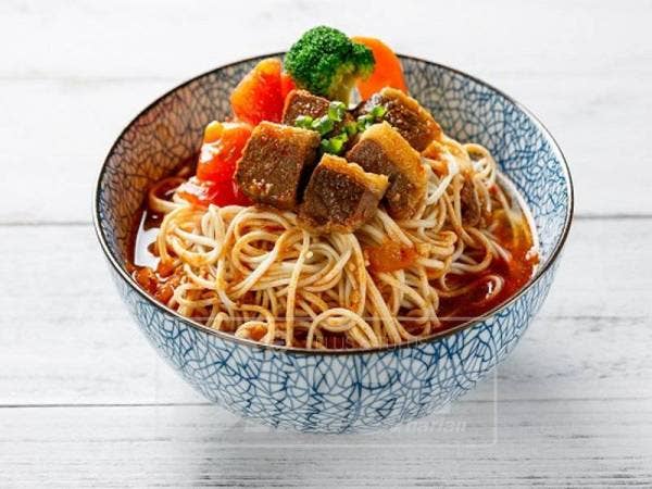 SELAIN nasi, restoran ini turut menyajikan hidangan mi yang menyelerakan.