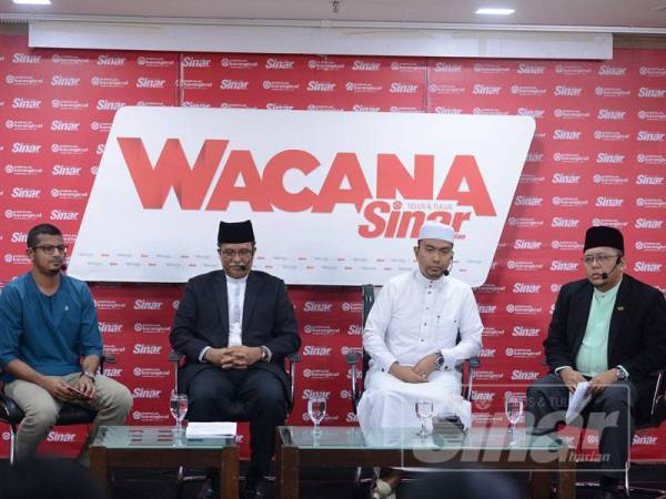 Wacana Sinar Harian Siri 246 bertajuk Anda Bayar, Kami Urus bersama Pendakwah, Prof Madya Datuk Dr Izhar Ariff, dua panelis lain iaitu Ketua Pegawai Eksekutif Zakat Pulau Pinang (MAINPP), Amran Hazali dan Ketua Pengarah Jabatan Wakaf Zakat dan Haji, Ruslan Said.