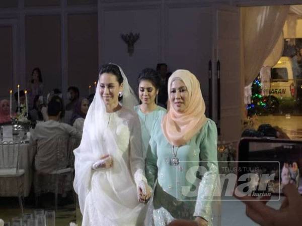 Majlis pernikahan yang berlangsung di Royale Chulan Damansara.