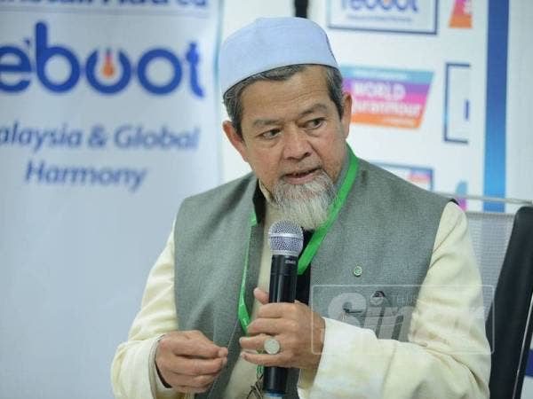 Abdul Munim program Reboot Harmony Talk Series: Soul Of Compassion di Kumpulan Media Karangkraf di sini semalam. - FOTO MOHD IZARI ROSLI