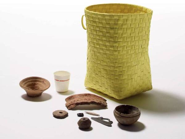 Antara sampah yang berusia 3500 tahun kini dipamerkan di Muzium British .