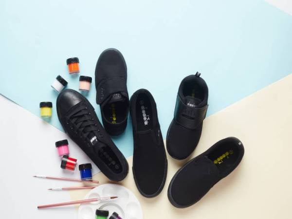 PELBAGAI hadiah percuma dengan pembelian beg sandang berjenama eksklusif buat pelanggan Al-Ikhsan Sports.