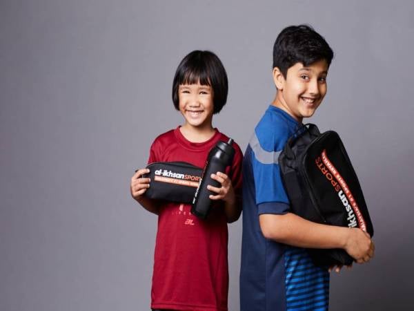 LEBIH 100 tawaran hebat dibuka kepada orang ramai dengan harga bermula RM16 sehingga RM99 sahaja di seluruh 128 cawangan seluruh negara selain hadiah percuma untuk si cilik.